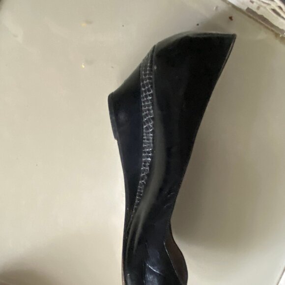 Smooth Beauty - Bruno Magli wedgie/pump - Picture 1 of 4